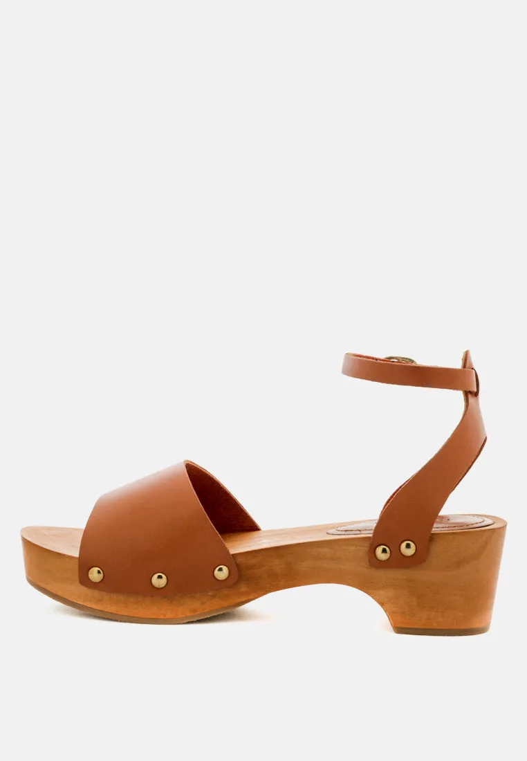 CARA Tan Wooden Clogs