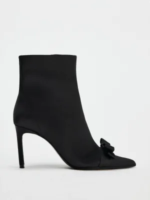 Heeled ankle boots with bow