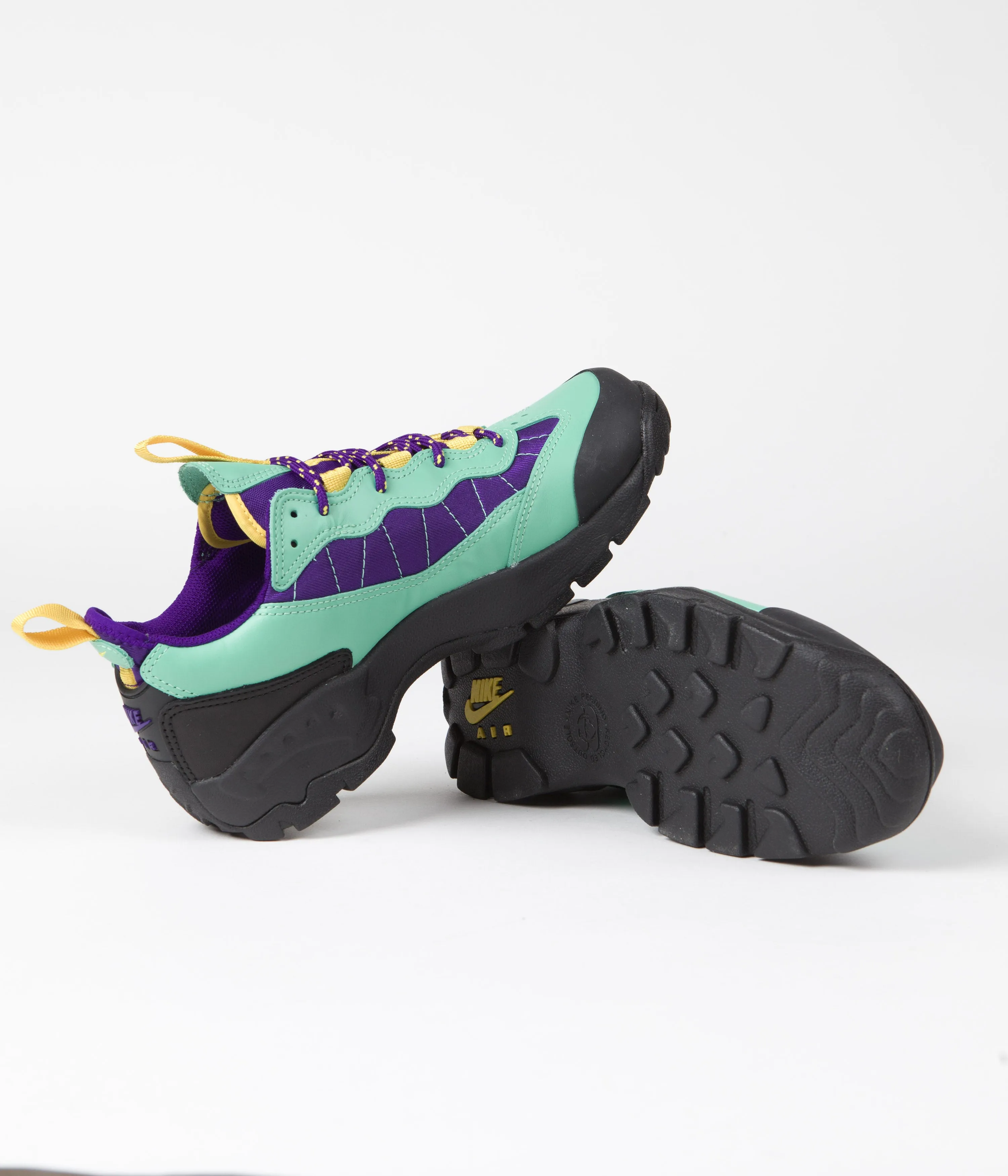 Nike ACG Air Mada Shoes - Light Menta / Black - Electro Purple