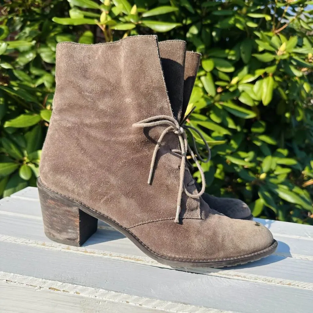 Stuart Weitzman Lace Up Heeled Suede Boots - Size 7.5