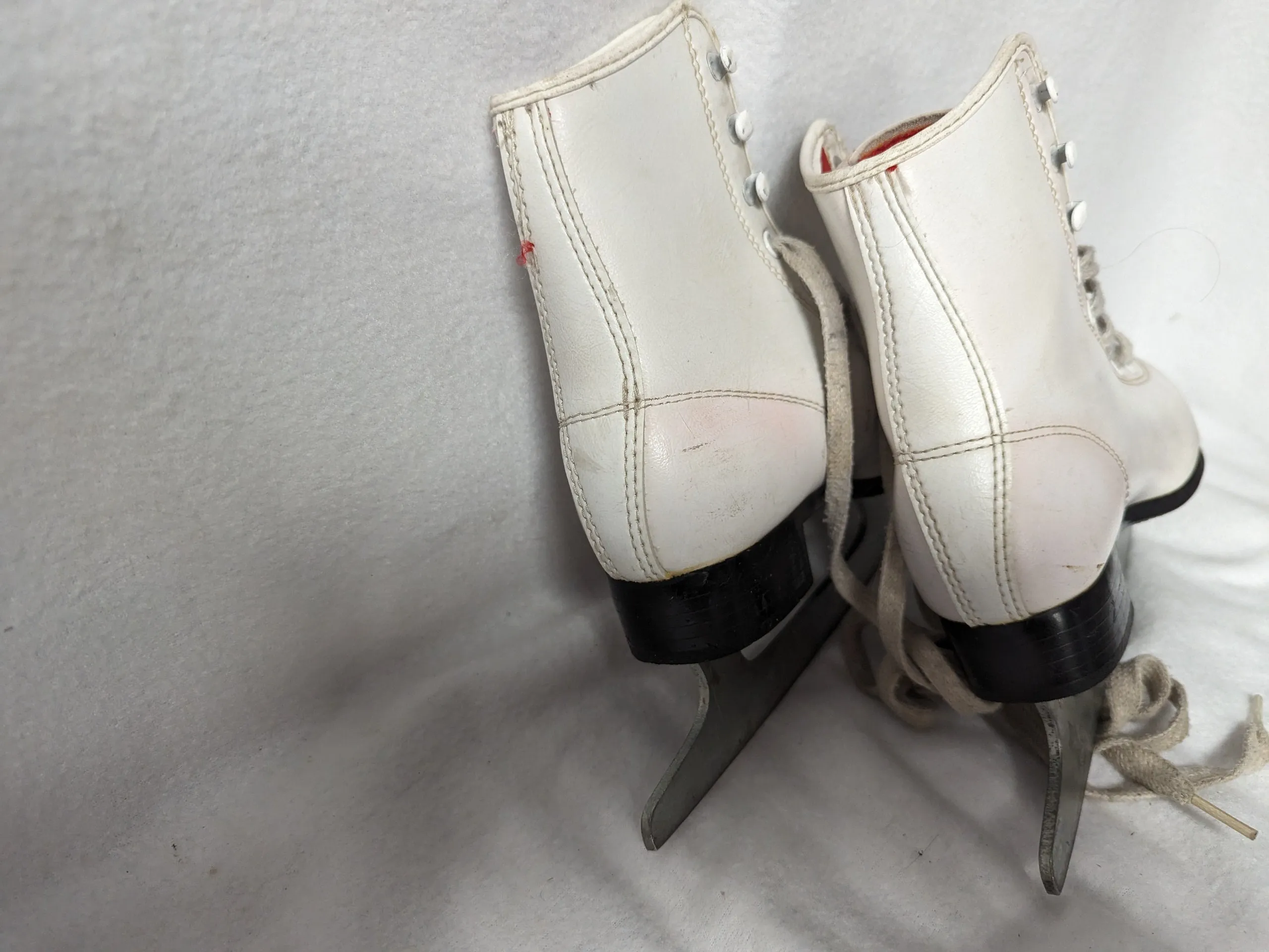 Youth Figure Ice Skates Size 3 Color White Condition Used