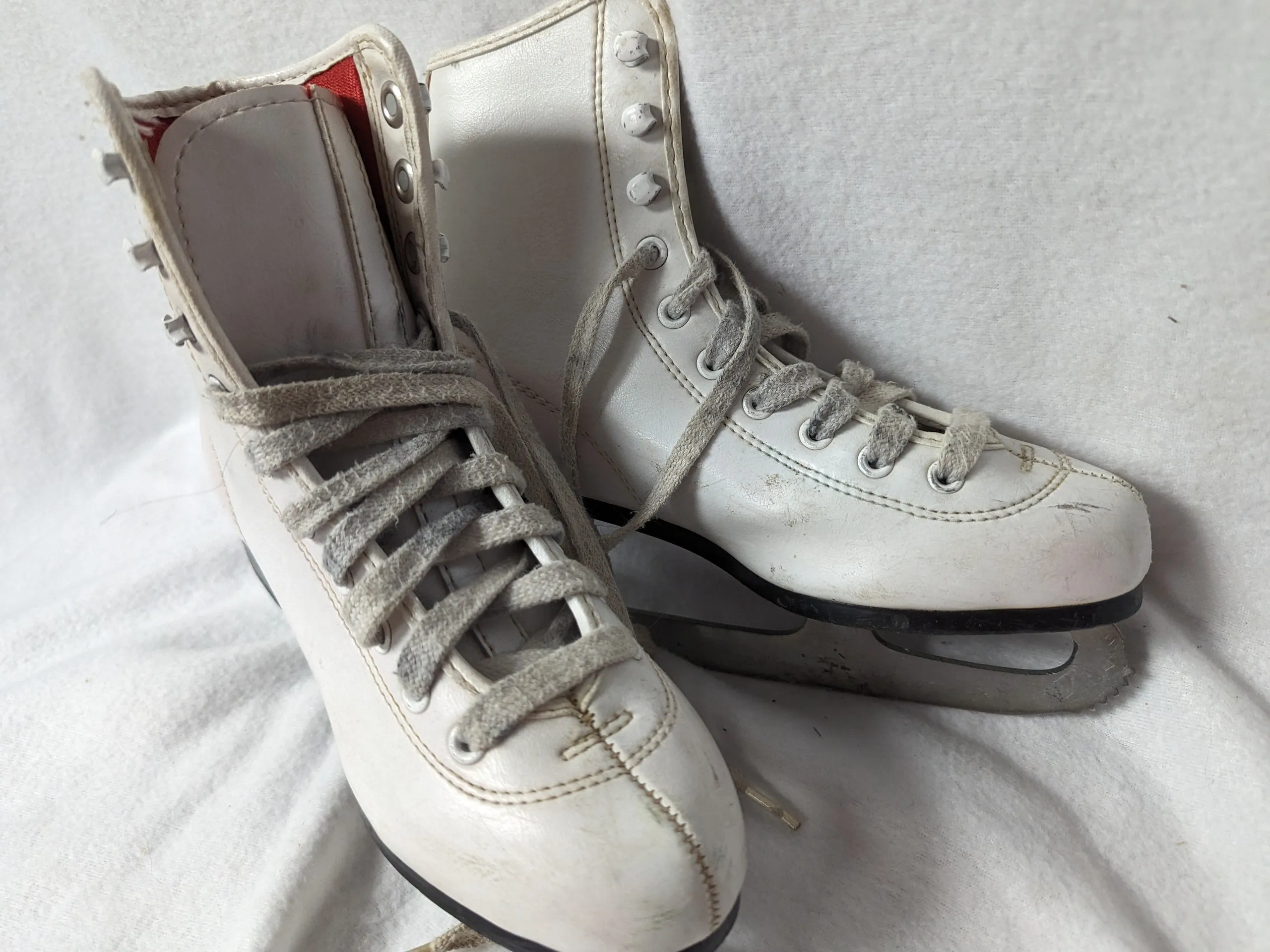 Youth Figure Ice Skates Size 3 Color White Condition Used